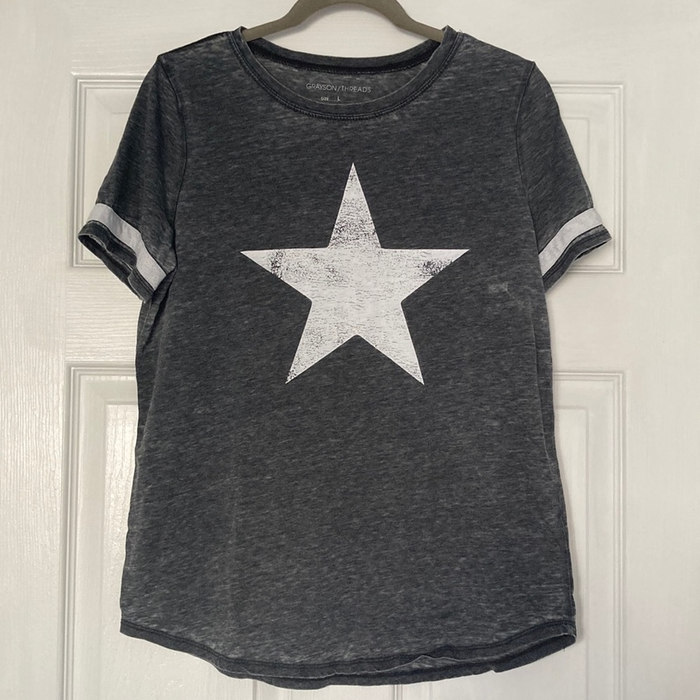 Grayson Threads Distressed Burnout Star Graphic T-shirt - L